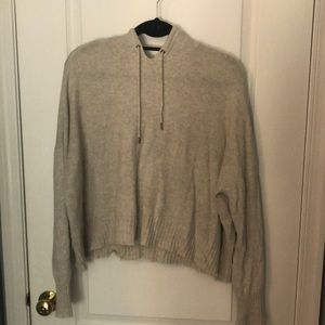 American Eagle Cropped Hoddie Sweater
